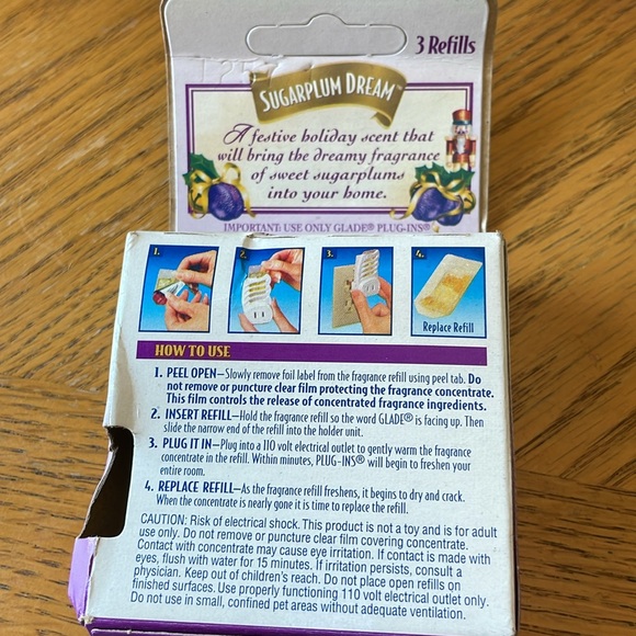7 Plug Ins 3 Refill Packs- 5 Sugarplum Dream, 1 Pine, 1 Apple Cinnamon - Picture 13 of 15